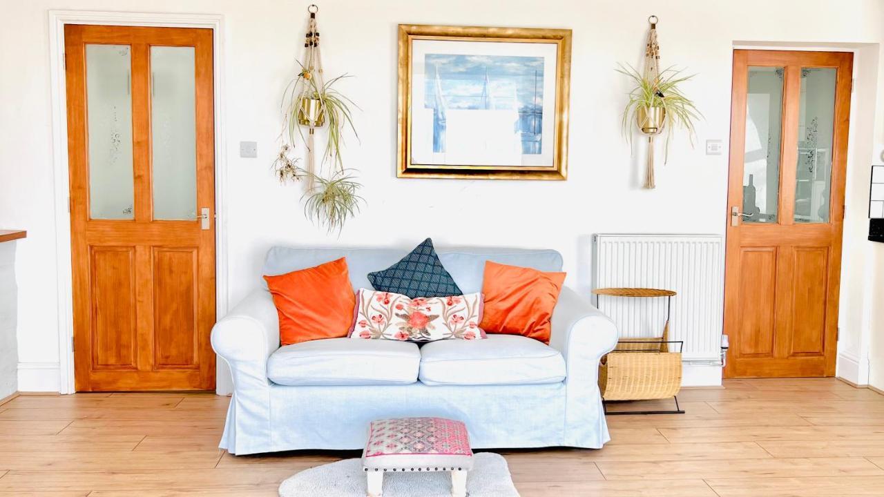 Gordy Hall -Sea Facing Welsh Cottage With Stunning Views Pendine Exterior photo
